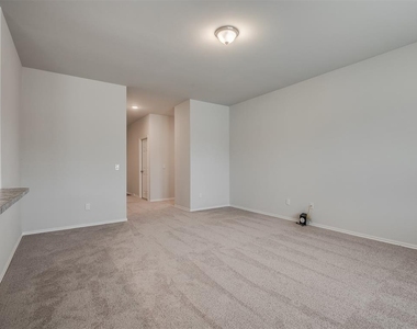 1009 S Colt Lane - Photo Thumbnail 9