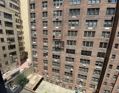 East 56 Street - Photo Thumbnail 9
