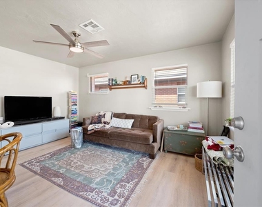 920 E Wayne Street - Photo Thumbnail 3