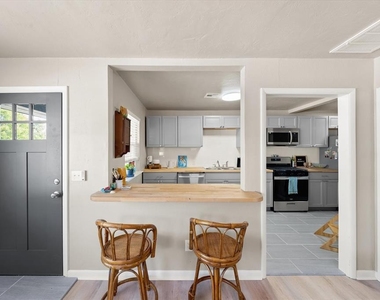 920 E Wayne Street - Photo Thumbnail 4