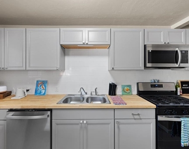 920 E Wayne Street - Photo Thumbnail 9
