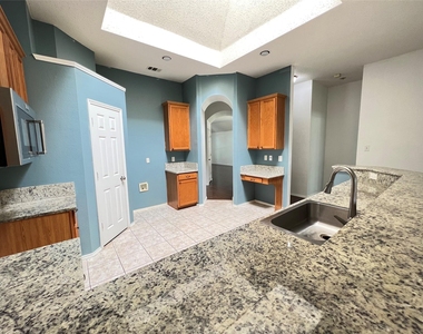 429 N Waterford Oaks Drive - Photo Thumbnail 16