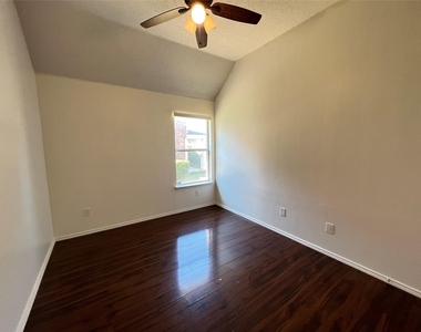 429 N Waterford Oaks Drive - Photo Thumbnail 2