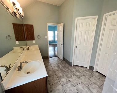 429 N Waterford Oaks Drive - Photo Thumbnail 25