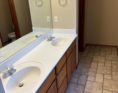 8204 Prairie Ridge Road - Photo Thumbnail 20