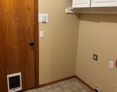 8204 Prairie Ridge Road - Photo Thumbnail 17