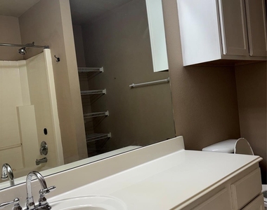 2711 Prairie Creek Drive - Photo Thumbnail 16