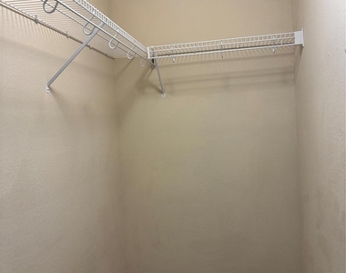 2711 Prairie Creek Drive - Photo Thumbnail 14