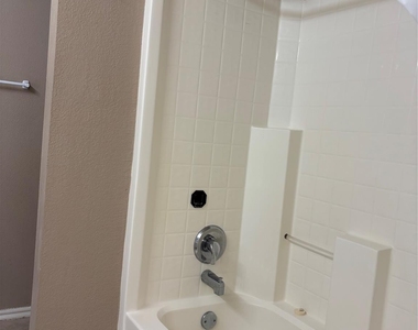2711 Prairie Creek Drive - Photo Thumbnail 15