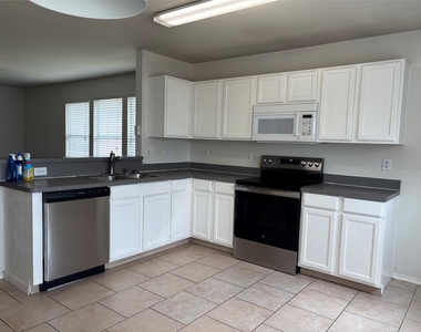 2711 Prairie Creek Drive - Photo Thumbnail 6