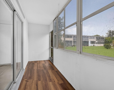 210 Canterbury J - Photo Thumbnail 19