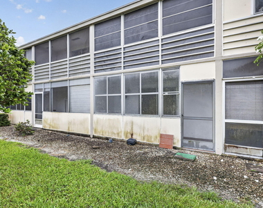 210 Canterbury J - Photo Thumbnail 28