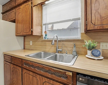 207 E Juniper Lane - Photo Thumbnail 7