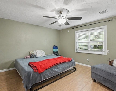 207 E Juniper Lane - Photo Thumbnail 9