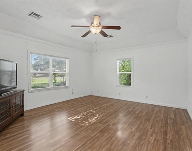 207 E Juniper Lane - Photo Thumbnail 4