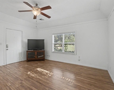 207 E Juniper Lane - Photo Thumbnail 3
