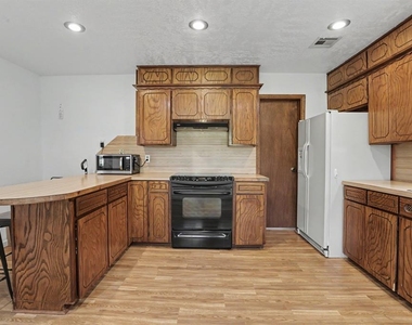 207 E Juniper Lane - Photo Thumbnail 6