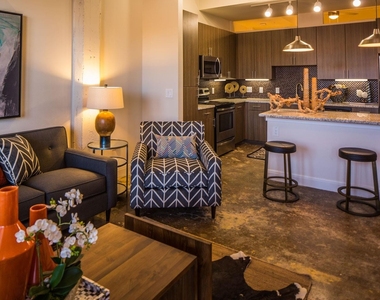 801 W Vickery Boulevard - Photo Thumbnail 2