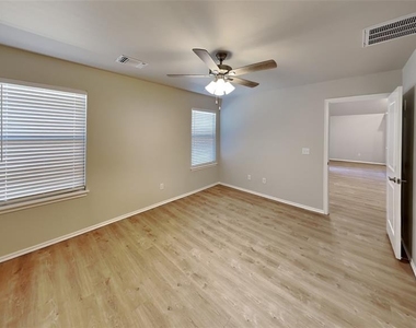 9113 Nw 127th Terrace - Photo Thumbnail 5