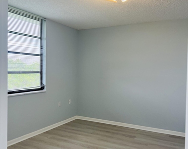 3635 Whitehall Drive - Photo Thumbnail 14