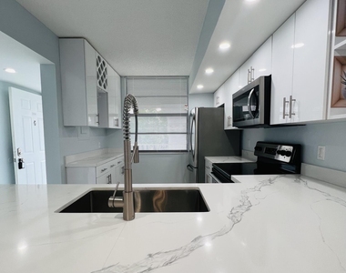 3635 Whitehall Drive - Photo Thumbnail 7