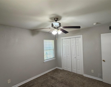 7420 Arborcrest Drive - Photo Thumbnail 14
