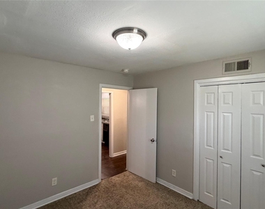 7420 Arborcrest Drive - Photo Thumbnail 11