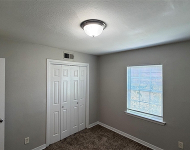 7420 Arborcrest Drive - Photo Thumbnail 10