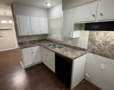 7420 Arborcrest Drive - Photo Thumbnail 6