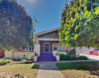 204 Nw 22nd Street - Photo Thumbnail 1