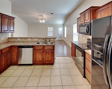 2801 Nw 182nd Street - Photo Thumbnail 4