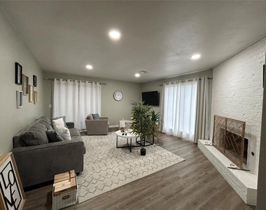 529 Nw 137th Street - Photo Thumbnail 1