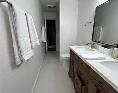529 Nw 137th Street - Photo Thumbnail 9