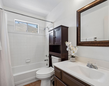 804 Summit Pointe - Photo Thumbnail 21