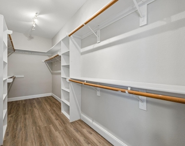 804 Summit Pointe - Photo Thumbnail 17