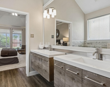 804 Summit Pointe - Photo Thumbnail 15