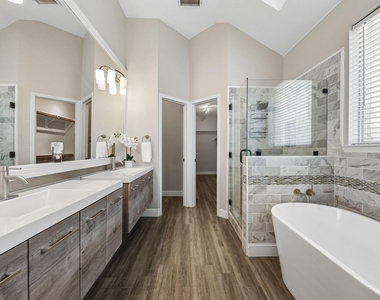804 Summit Pointe - Photo Thumbnail 14