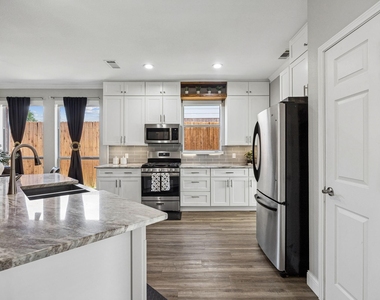 804 Summit Pointe - Photo Thumbnail 8