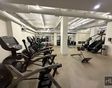 East 71st Street - Photo Thumbnail 9