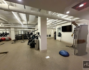 East 71st Street - Photo Thumbnail 10