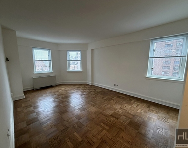 East 71st Street - Photo Thumbnail 6