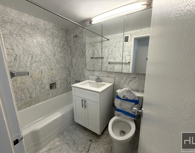 East 71st Street - Photo Thumbnail 7