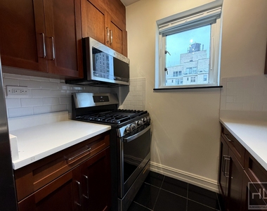 East 71st Street - Photo Thumbnail 1