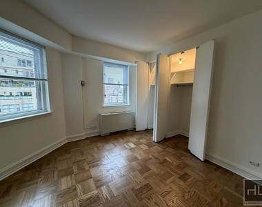 East 71st Street - Photo Thumbnail 4