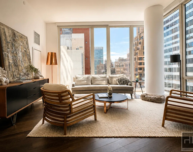 East 44th Street - Photo Thumbnail 3