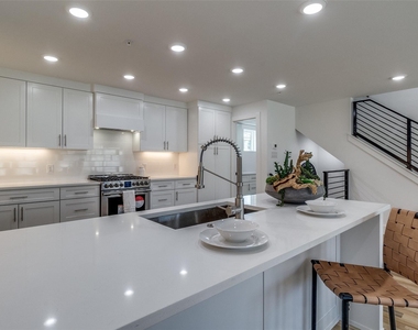 4701 San Jacinto Street - Photo Thumbnail 9