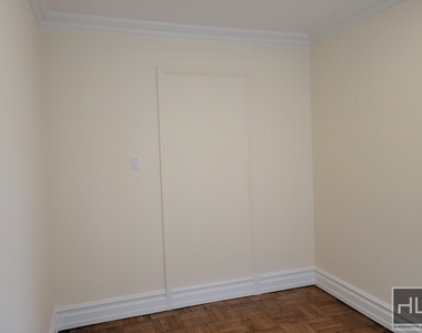 East 79 Street - Photo Thumbnail 2
