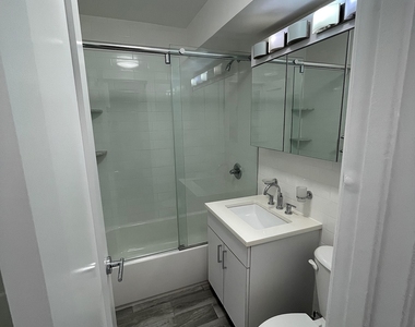 East 56 Street - Photo Thumbnail 8
