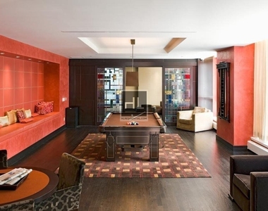 Gold Street - Photo Thumbnail 1