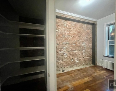 Hudson St - Photo Thumbnail 5
